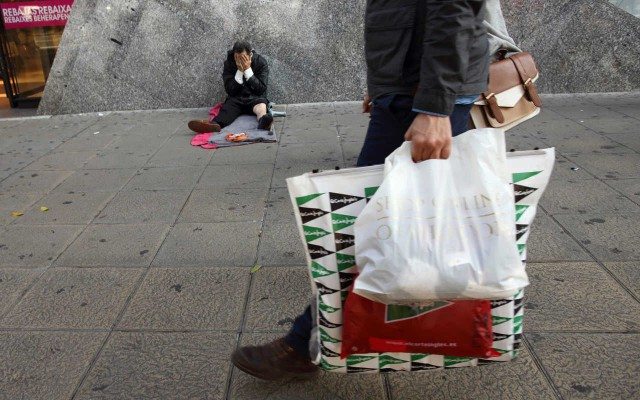 Casi la mitad de la riqueza mundial está en manos del 1% de la población reuters pobreza personas 640x400