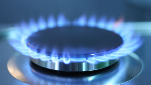 El Gobierno prometió que respetará el tope de 400% al gas hasta el año que viene f5612